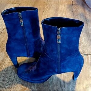 Chic Blue Heeled Boots